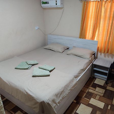 Family Guest House - Friends-J นูกุส ภายนอก รูปภาพ